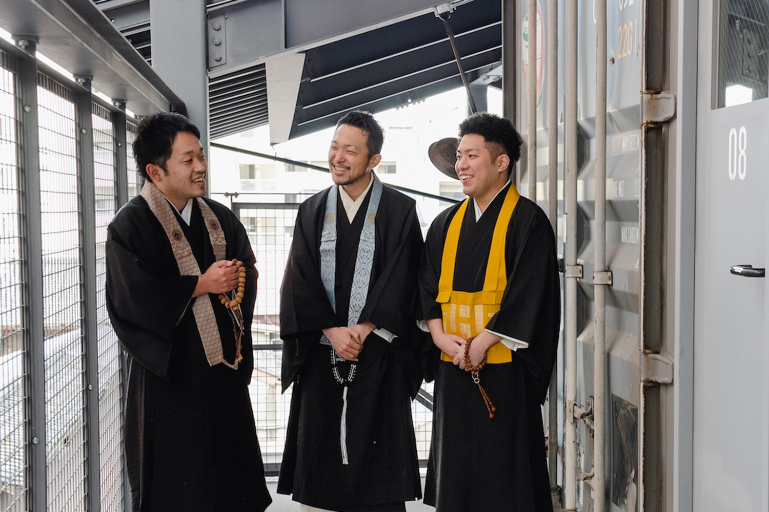 若き僧侶たちの前代未聞の挑戦“コンテナ寺”